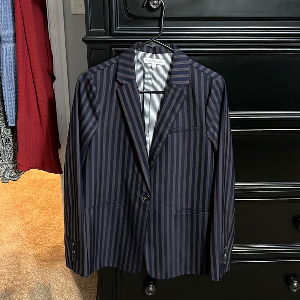 Ladies Heartloom medium blazer. Pin striped